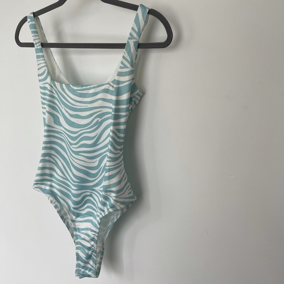 PRINCESS POLLY | BODYSUIT | ZEBRA PRINT - Picture 4 of 5